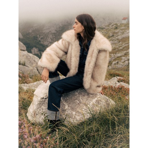 Reserved - Sztuczne futerko z kołnierzem - kremowy Reserved M wyprzedaż Reserved