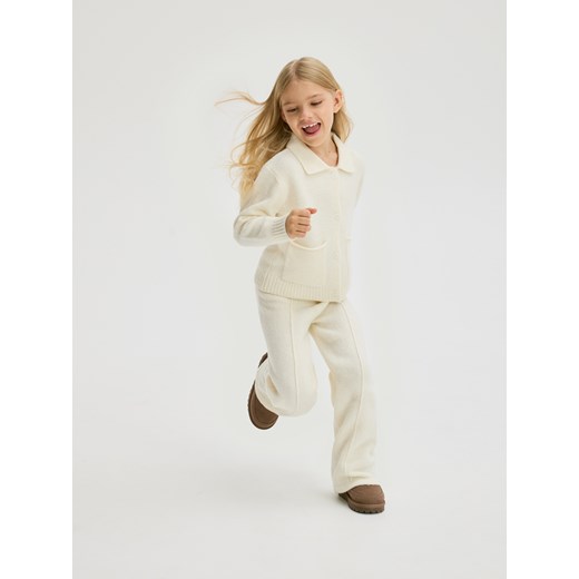 Reserved - Dzianinowe spodnie z domieszką wełny - złamana biel ze sklepu Reserved w kategorii Swetry dziewczęce - zdjęcie 187364001