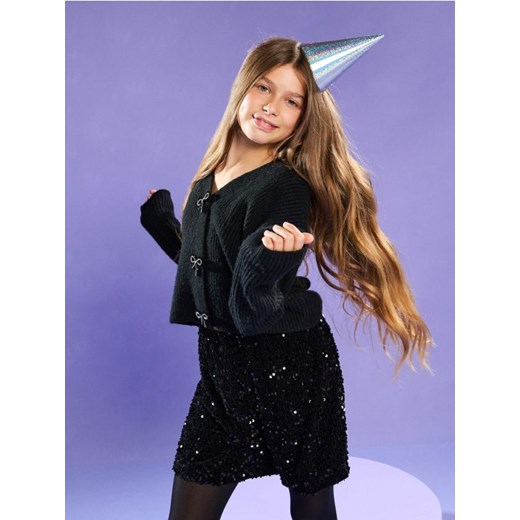 Sinsay - Sweter prążkowany z ozdobnymi zapięciami w kształcie kokard - czarny ze sklepu Sinsay w kategorii Swetry dziewczęce - zdjęcie 187364693