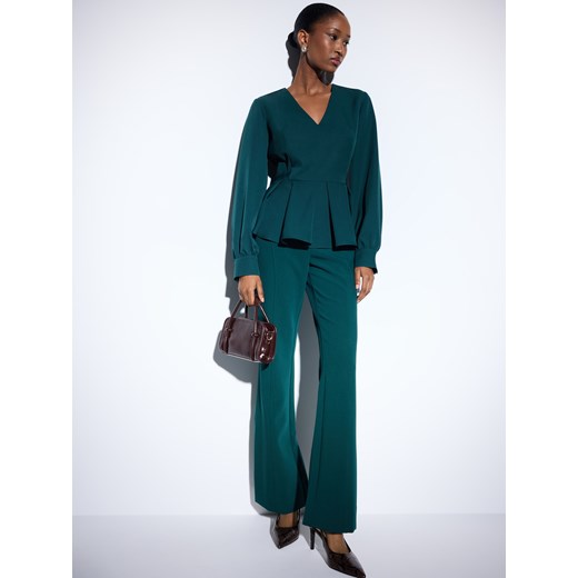 Mohito - Butelkowe spodnie flare - ciemny zielony ze sklepu Mohito w kategorii Spodnie damskie - zdjęcie 187365892