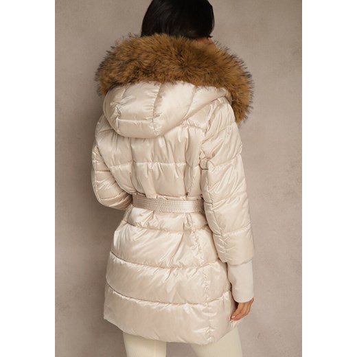 Beżowa Pikowana Kurtka z Paskiem i Kapturem z Futerkiem Lilittia Renee L renee.pl