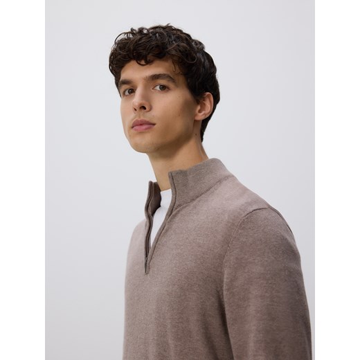 Reserved - Sweter z zapinanym golfem - beżowy ze sklepu Reserved w kategorii Swetry męskie - zdjęcie 187368423