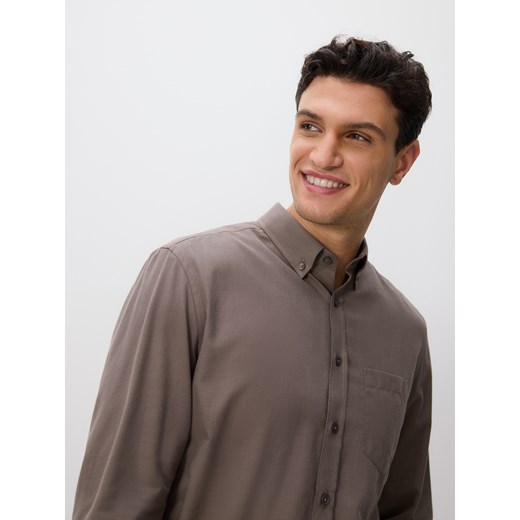 Reserved - Bawełniana koszula regular fit - brązowy ze sklepu Reserved w kategorii Koszule męskie - zdjęcie 187369404