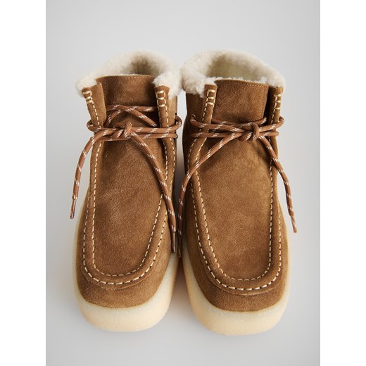 Reserved - Zamszowe śniegowce ze sznurowaniem - beżowy ze sklepu Reserved w kategorii Śniegowce damskie - zdjęcie 187375281