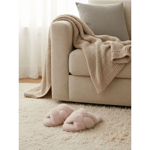 Sinsay - Kapcie z futerkiem - beżowy ze sklepu Sinsay w kategorii Kapcie damskie - zdjęcie 187382220