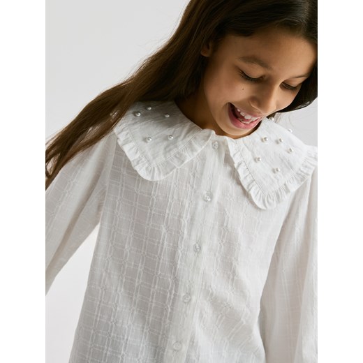Reserved - Koszula z perłową aplikacją - złamana biel ze sklepu Reserved w kategorii Bluzki dziewczęce - zdjęcie 187382610