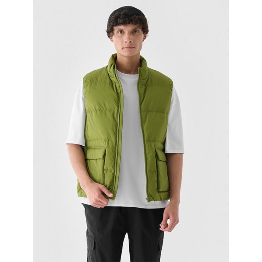 Męska kamizelka z puchem naturalnym Outhorn OTHWAW24TVESM161 - zielona ze sklepu Sportstylestory.com w kategorii Kamizelki męskie - zdjęcie 187384094