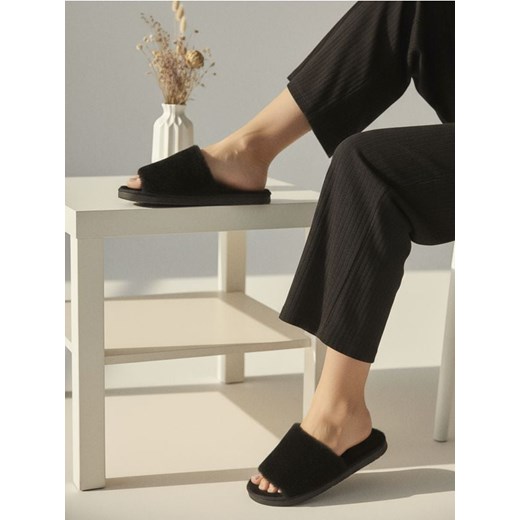 Sinsay - Kapcie - czarny ze sklepu Sinsay w kategorii Kapcie damskie - zdjęcie 187388183