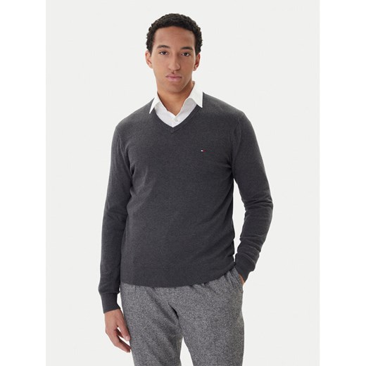 Tommy Hilfiger Sweter Essential MW0MW14745 Szary Regular Fit ze sklepu MODIVO w kategorii Swetry męskie - zdjęcie 187393080