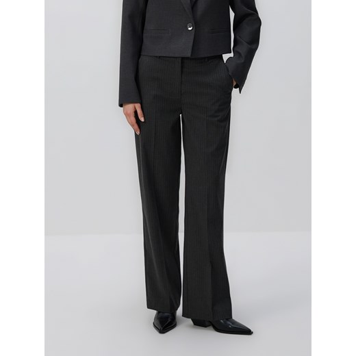 Reserved - Spodnie w prążek - ciemnoszary ze sklepu Reserved w kategorii Spodnie damskie - zdjęcie 187395712