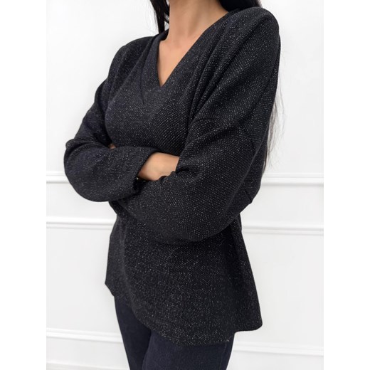 Czarna Sweterkowa Bluzka z Połyskującą Nitką Modnakiecka.pl 44 ModnaKiecka.pl