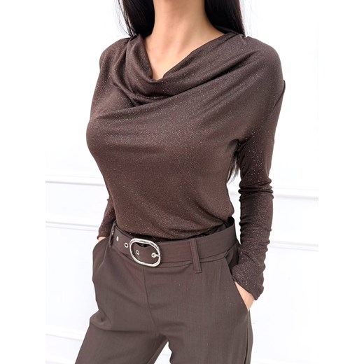 Czekoladowa Połyskująca Bluzka z Lejącym Dekoltem ze sklepu ModnaKiecka.pl w kategorii Bluzki damskie - zdjęcie 187492163