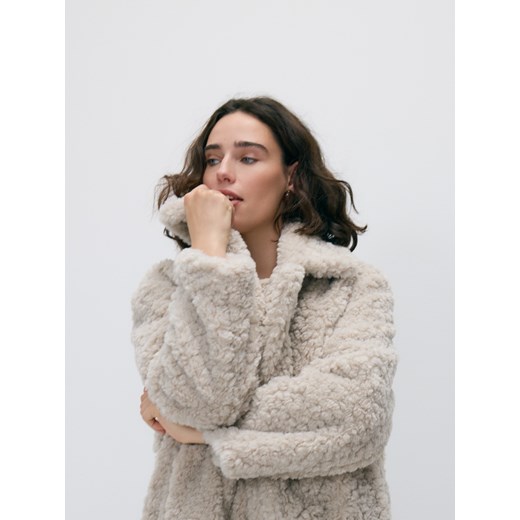 Reserved - Płaszcz z imitacji baranka - beżowy ze sklepu Reserved w kategorii Płaszcze damskie - zdjęcie 187497641