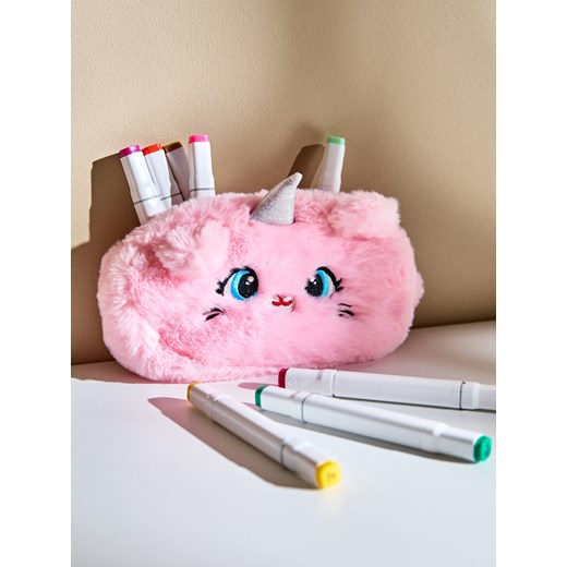 Sinsay - Piórnik ze sztucznym futerkiem i elementami 3D - różowy Sinsay One Size Sinsay