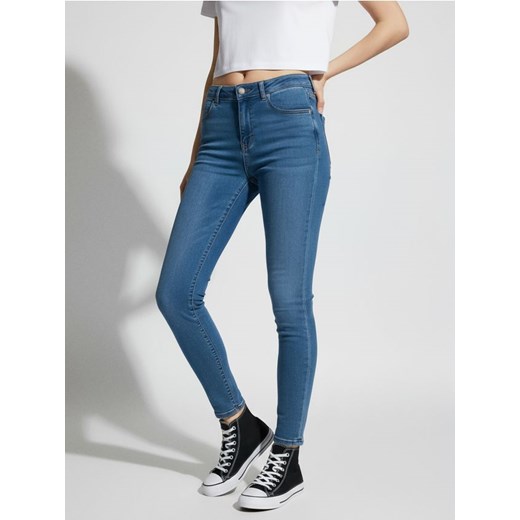Sinsay - Jeansy skinny mid waist - niebieski Sinsay 32 Sinsay
