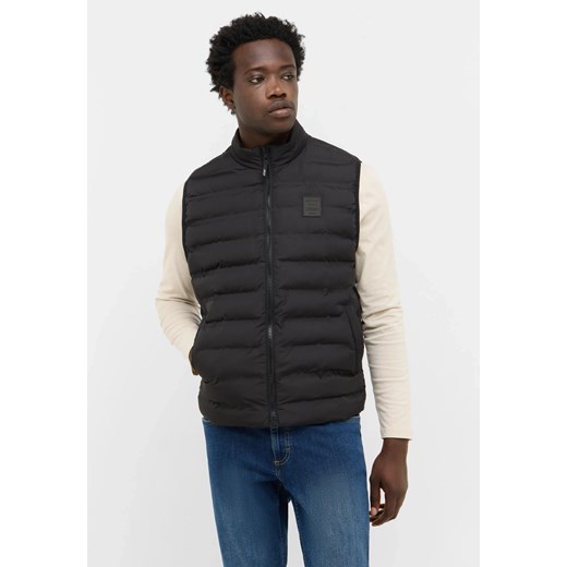 Męski Bezrękawnik Mustang Style Dublin Jet Black 1016888 4188 Kamizelka ze sklepu YouNeedit.pl w kategorii Kamizelki męskie - zdjęcie 187503621