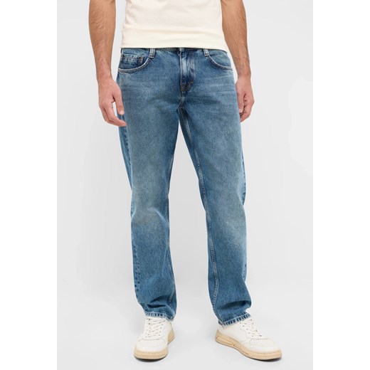 Męskie Spodnie jeansowe Mustang Style Denver Straight Denim Blue 1016443 5000 402 ze sklepu YouNeedit.pl w kategorii Jeansy męskie - zdjęcie 187503624