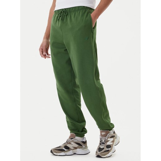 New Balance Spodnie dresowe MP41508 Zielony Relaxed Fit ze sklepu MODIVO w kategorii Spodnie męskie - zdjęcie 187506241