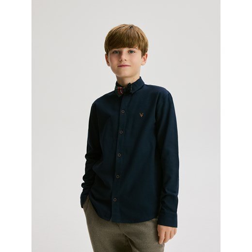 Reserved - Bawełniana koszula z muszką - granatowy ze sklepu Reserved w kategorii Koszule chłopięce - zdjęcie 187507431