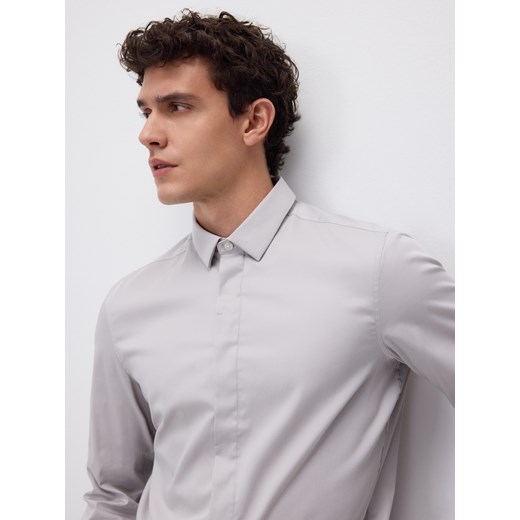 Reserved - Gładka koszula super slim fit - beżowy ze sklepu Reserved w kategorii Koszule męskie - zdjęcie 187507553