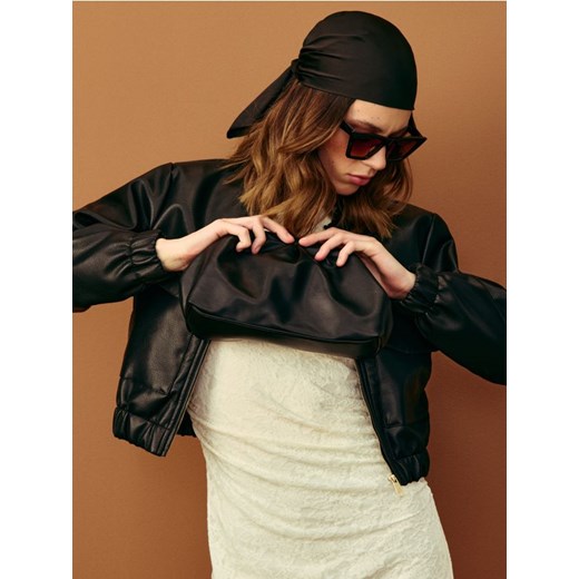 Sinsay - Kopertówka z imitacji skóry na łańcuszku - czarny ze sklepu Sinsay w kategorii Kopertówki - zdjęcie 187508204