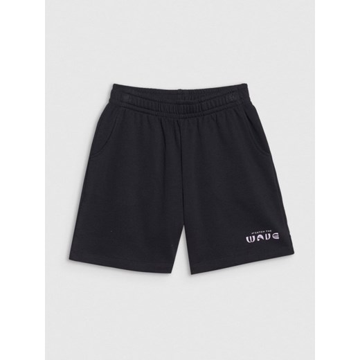 Dziewczęce spodenki dresowe 4F 4FJWSS25TSHOF618 - czarne ze sklepu Sportstylestory.com w kategorii Spodenki dziewczęce - zdjęcie 187509154