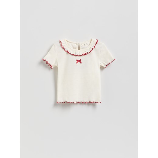 Reserved - Prążkowana bluzka z falbanką - złamana biel ze sklepu Reserved w kategorii Bluzki dziewczęce - zdjęcie 187510531