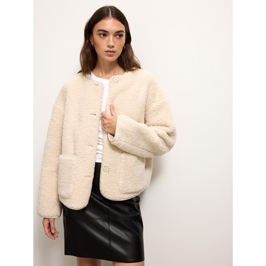 Mohito - Kremowa kurtka typu teddy - beżowy ze sklepu Mohito w kategorii Kurtki damskie - zdjęcie 187510962