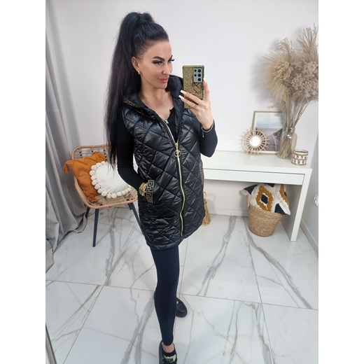 pikowana kamizelka bezrękawnik areta z kapturem i złotymi cyrkoniami – czarna ze sklepu STYLOWO w kategorii Kamizelki damskie - zdjęcie 187510994