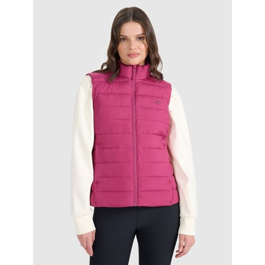 Damski bezrękawnik puchowy pikowany 4F 4FWAW25TVJAF218 - różowy ze sklepu Sportstylestory.com w kategorii Kamizelki damskie - zdjęcie 187513893