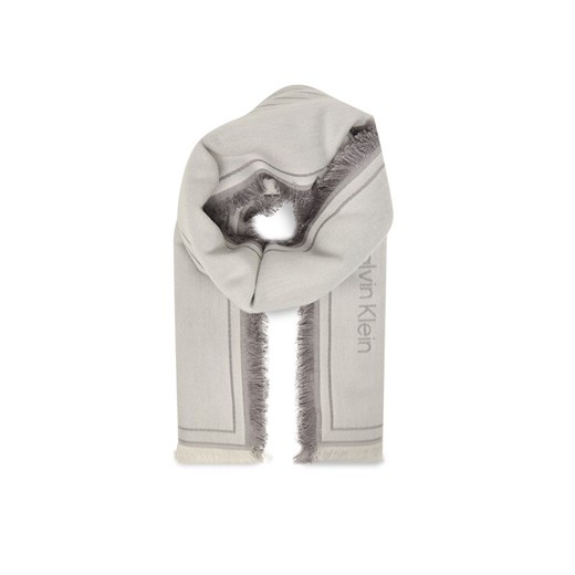Calvin Klein Chusta Emblem Graphic Lw Square Scarf LV04F8073G Szary ze sklepu MODIVO w kategorii Szaliki i chusty damskie - zdjęcie 187516450
