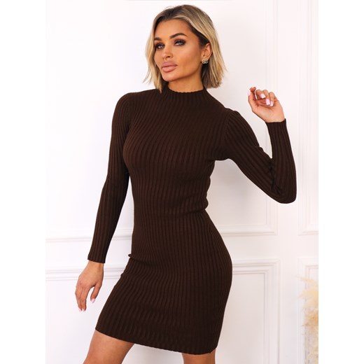 SUKIENKA PRĄŻKOWANA MIDI Z PÓŁGOLFEM- CZEKOLADOWA ze sklepu olika.com.pl w kategorii Sukienki - zdjęcie 187517901