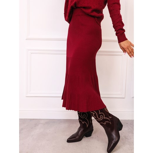 SPÓDNICA PRĄŻKOWANA Z DZIANINY- BORDOWA ze sklepu olika.com.pl w kategorii Spódnice - zdjęcie 187517914