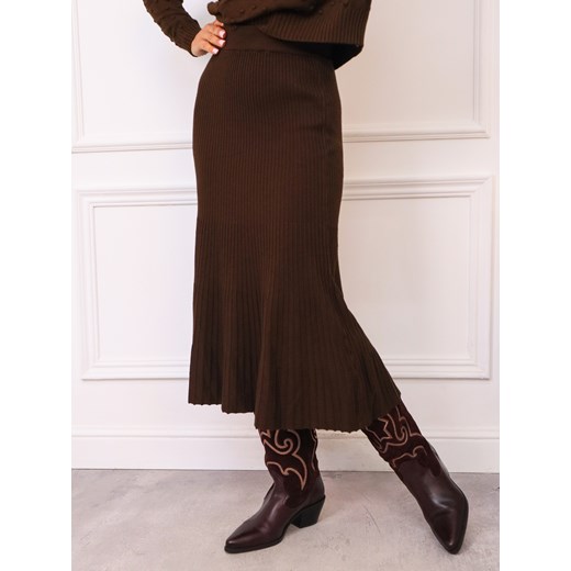 SPÓDNICA PRĄŻKOWANA Z DZIANINY- CZEKOLADOWA ze sklepu olika.com.pl w kategorii Spódnice - zdjęcie 187517921