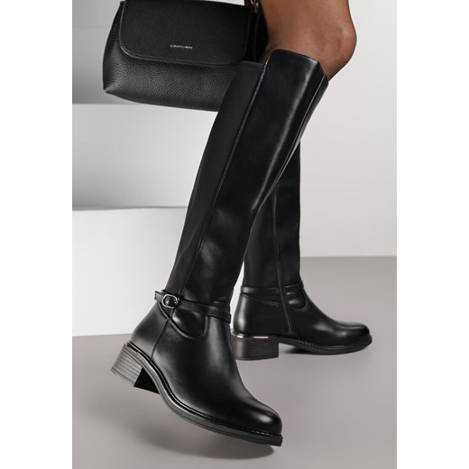 Czarne Kozaki w Stylu Oficerek Ozdobione Klamrą Eselia ze sklepu born2be.pl w kategorii Kozaki damskie - zdjęcie 187521652