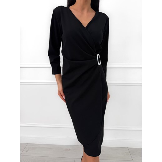 Czarna Kopertowa Sukienka z Ozdobną Klamrą ze sklepu ModnaKiecka.pl w kategorii Sukienki - zdjęcie 187523820