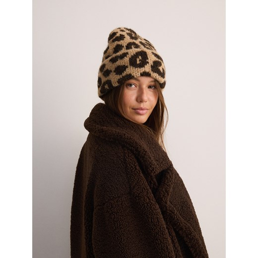 Reserved - Czapka beanie w panterkę - brązowy ze sklepu Reserved w kategorii Czapki zimowe damskie - zdjęcie 187524322