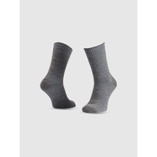 Męskie skarpetki trekkingowe 4F 4FRAW25UFSOM270 - szare ze sklepu Sportstylestory.com w kategorii Skarpetki męskie - zdjęcie 187528692