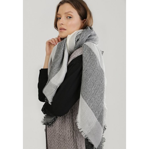 Biały Szalik Willing Heart ze sklepu born2be.pl w kategorii Szaliki i chusty damskie - zdjęcie 187529304