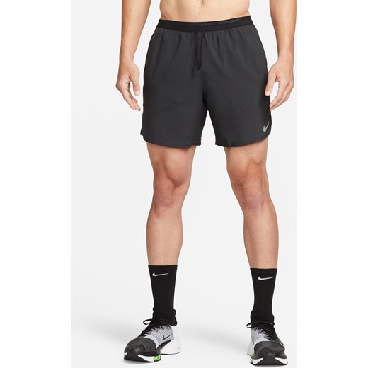 Męskie spodenki do biegania z wszytą bielizną 18 cm Nike Dri-FIT Stride - Czerń ze sklepu Nike poland w kategorii Spodenki męskie - zdjęcie 187533214