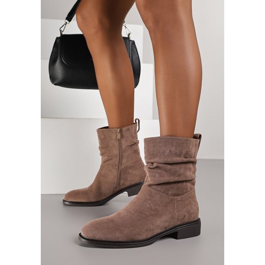 Ciemnobeżowe Marszczone Botki do Kostki Ilonina ze sklepu born2be.pl w kategorii Botki - zdjęcie 187535351