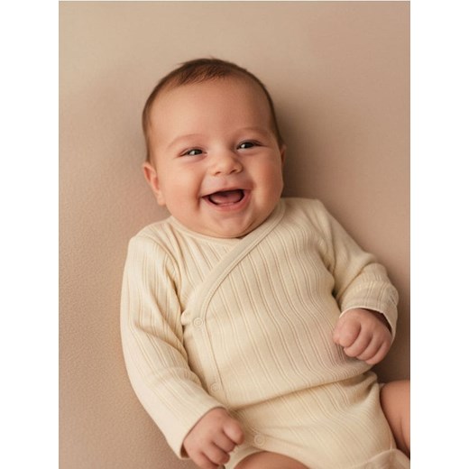 Sinsay - Body z prążkowanej dzianiny - kremowy ze sklepu Sinsay w kategorii Body niemowlęce - zdjęcie 187535924