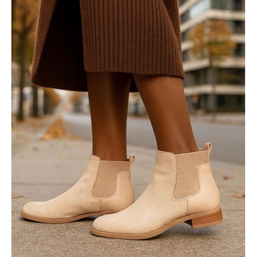 Beżowe botki damskie na płaskim obcasie wsuwane /L3-2 18507 W232/ ze sklepu Pantofelek24.pl w kategorii Botki - zdjęcie 187538083