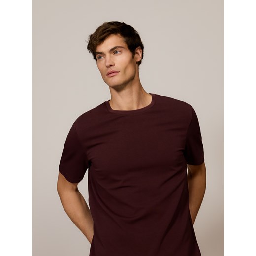 Reserved - Gładki t-shirt regular fit - brązowy ze sklepu Reserved w kategorii T-shirty męskie - zdjęcie 187554921