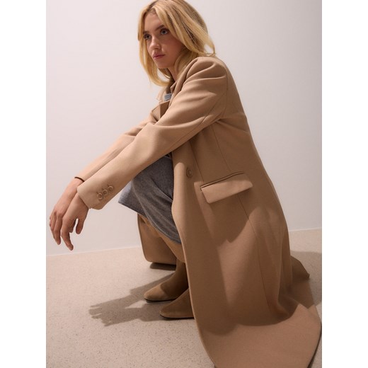 Mohito - Klasyczny beżowy płaszcz - brązowy ze sklepu Mohito w kategorii Płaszcze damskie - zdjęcie 187557323