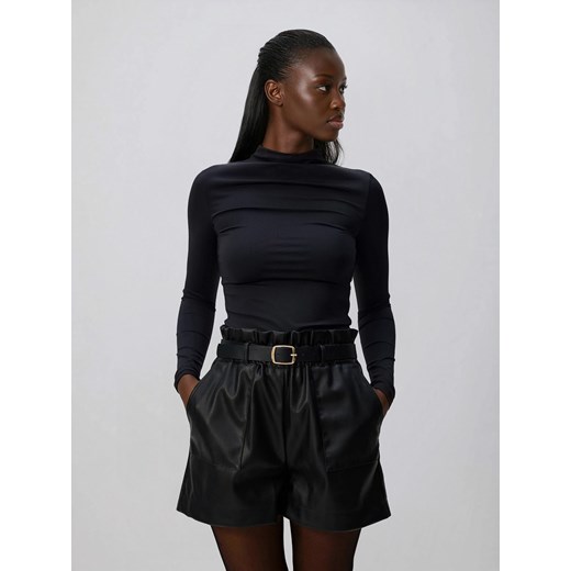 Reserved - Szorty z imitacji skóry z paskiem - czarny ze sklepu Reserved w kategorii Szorty - zdjęcie 187557882