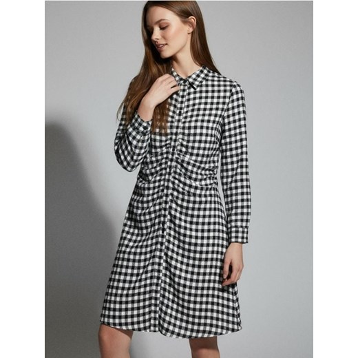 Sinsay - Koszulowa sukienka mini z marszczeniem z przodu i długim rękawem - wielobarwny ze sklepu Sinsay w kategorii Sukienki - zdjęcie 187559344