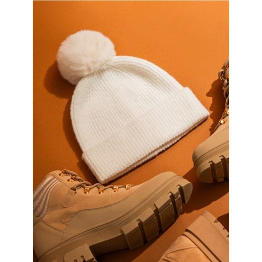 Sinsay - Prążkowana czapka beanie - kremowy ze sklepu Sinsay w kategorii Czapki zimowe damskie - zdjęcie 187561684