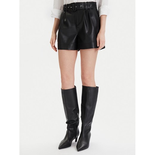 Morgan Szorty z imitacji skóry 242-SHOANE Czarny Slim Fit ze sklepu MODIVO w kategorii Szorty - zdjęcie 187563331
