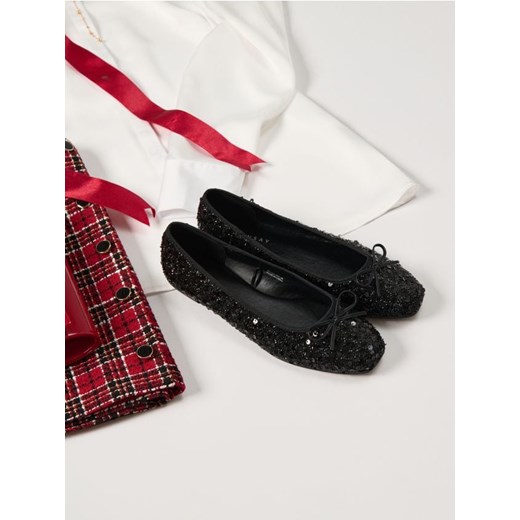 Sinsay - Baleriny z ozdobnymi cekinami - czarny ze sklepu Sinsay w kategorii Balerinki - zdjęcie 187564613